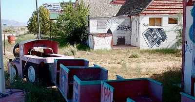 Abandoned Christmas-themed town left to rot in the middle of the desert