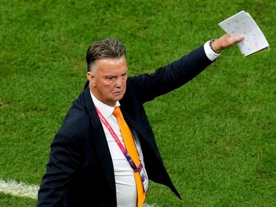 Louis van Gaal defies Dutch traditions one last time in fitting final game