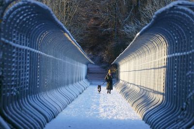 Ice and snow warnings issued as temperatures set to stay as low as minus 10C