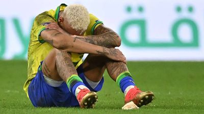 Pele consoles Neymar after Brazil bowed out of FIFA World Cup with a quarterfinal defeat