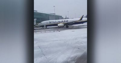 Disruption at Manchester Airport as heavy snow closes both runways