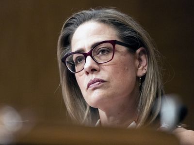 Sinema's break with the Democratic Party may not help her as much as she'd like