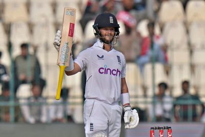 Another Ben Duckett half-century helps England turn the screw against Pakistan