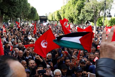 Tunisians protest against president a week before parliamentary elections
