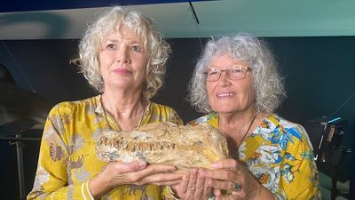 Family trio of fossil hunters behind rare discovery in outback Queensland