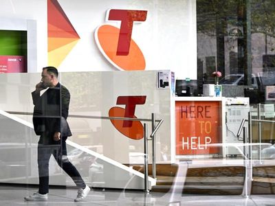 Telstra sorry for private data online leak