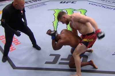 UFC 282 video: Edmen Shahbazyan snaps losing skid with TKO finish of Dalcha Lungiambula