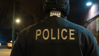 Chicago police officer stabbed, suspect shot in Roseland
