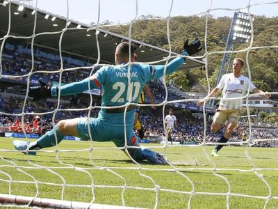 Jets spoil Mariners' return from World Cup