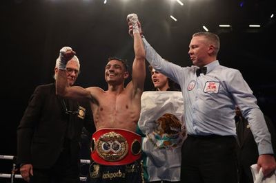 Luis Alberto Lopez defeats Josh Warrington for IBF featherweight title in decision victory