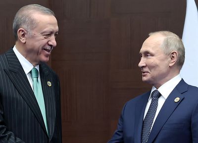 Erdogan, Putin discuss Syria border corridor, gas hub by phone