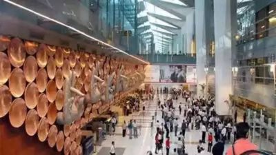 Passengers experience long waiting period at Delhi airport