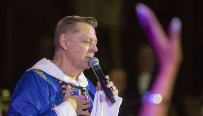 ‘It’s good to be home,’ Rev. Michael Pfleger tells St. Sabina congregation