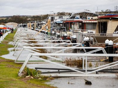 Flood alert as river swamps caravan park