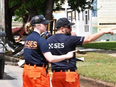 Wave of SES calls as thunderstorms hit NSW