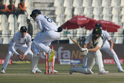 Wood strikes twice as England close on win in second Pakistan Test