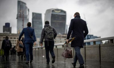 UK economy returns to growth as GDP rises 0.5% in October