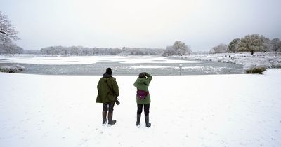 Major travel disruptions as snow and freezing conditions sweep the UK