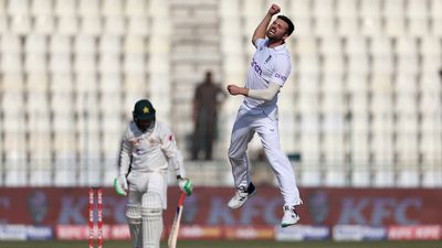 England defeats Pakistan by 26 runs in Multan to clinch Test series victory