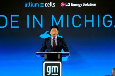 GM joint venture gets $2.5B loan to build battery plants