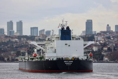 Oil tankers waiting to pass through Istanbul strait fall to 13 - agency