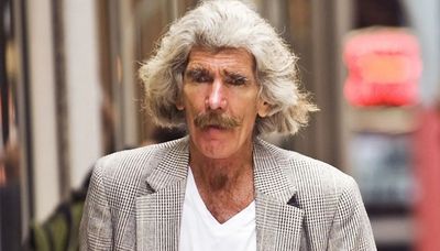 ‘Walking Man’ dies months after being set on fire: ‘An absolute Chicago character’