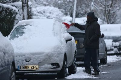 How to defrost a car and its windows quickly