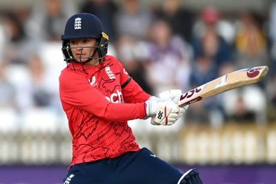 Lauren Bell and Danni Wyatt star as England continue perfect West Indies tour with opening T20 triumph