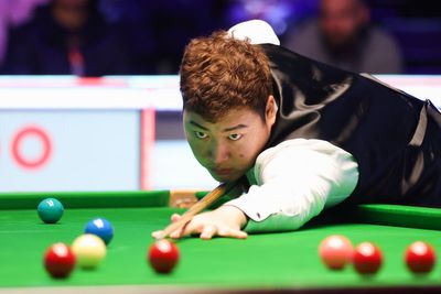 Yan Bingtao suspended from World Snooker Tour amid match-fixing investigation