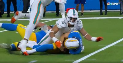 NFL players were furious about an awful roughing the passer call on the Dolphins’ Jaelan Phillips