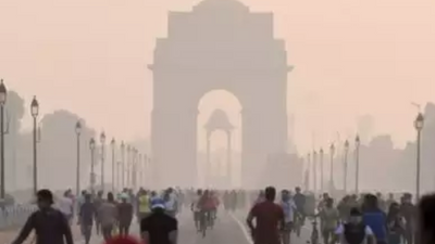 Warm day in Delhi, max temp settles at 27.1 deg C; Air quality 'poor'