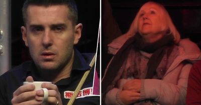 Mark Selby shivering while clutching hot drink as heating breaks at the English Open