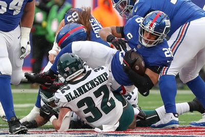 Eagles’ Reed Blankenship avoids serious injury after suffering knee sprain vs. Giants