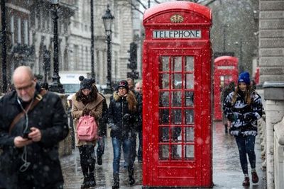 How to use your phone in the cold, from touchscreen gloves to checking your battery health