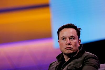 ‘You weren’t expecting this, were you?’ Elon Musk widely booed at Dave Chappelle show