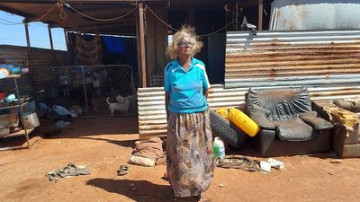 Tennant Creek residents living in tin shed homes call for better Indigenous housing during Northern Territory heatwave