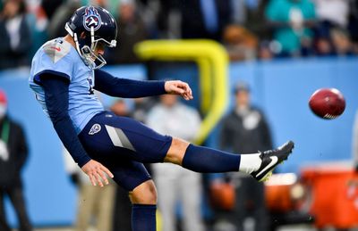 Eagles to sign punter Brett Kern to replace injured Arryn Siposs