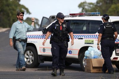 6 killed, including 2 officers, in Australian ambush, siege