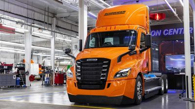 Schneider Orders Nearly 100 Freightliner eCascadia Electric Semis