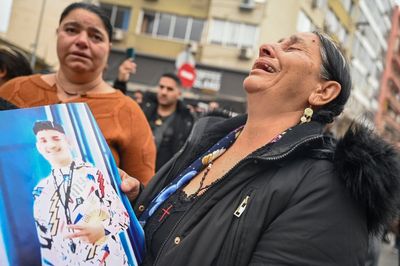 Greece: Roma teenager shot during police chase dies