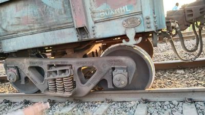 Empty wagon derailed near Prayagraj in Uttar Pradesh, traffic normalized within two hours