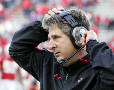 Mike Leach’s death has stunned and saddened the sports world