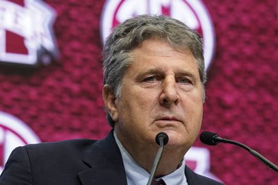 Mississippi State head football coach Mike Leach dies at 61