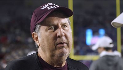 Mike Leach, Mississippi State football coach, dies at 61