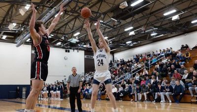 City/Suburban Hoops Report Three-Pointer: Ian Brown’s big game for New Trier, Lemont’s Castillo twins and sectional issues