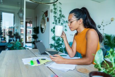 How to build wealth in 5 simple steps, according to a former Wall Street trader with 2 million TikTok followers