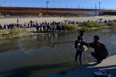 Mexico shuts down large migrant camp in the south