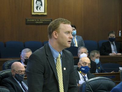 Trial starts: Alaska lawmaker with Oath Keepers ties