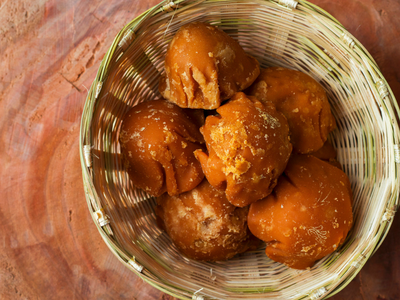 Can jaggery help clean our lungs?