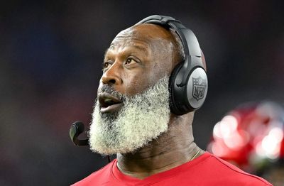 Texans’ Lovie Smith can’t decide between his 2 awful QBs, so he’ll just play them both